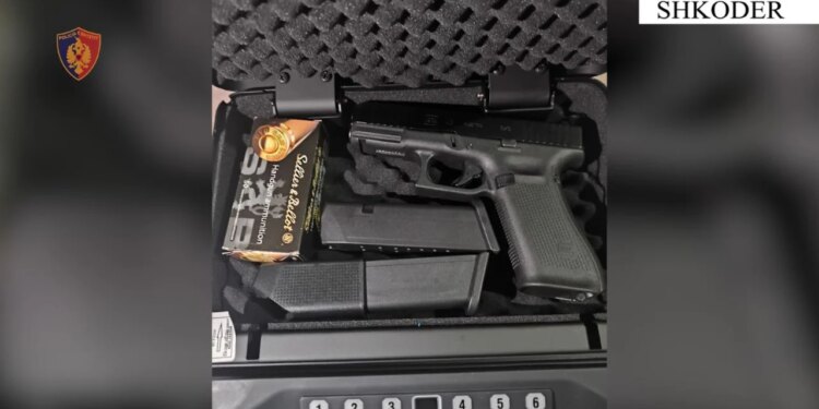 Plagos 45-vjeçarin me armë zjarri në këmbë, autori arrestohet brenda disa minutash.