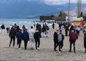 Pogradec përgatitet për sezonin e ri turistik, fillon aksioni i pastrimit nga Qafa e Thanës deri në bregun e liqenit të qytetit.