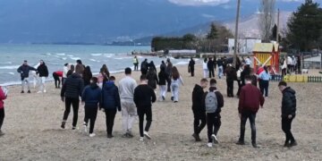 Pogradec përgatitet për sezonin e ri turistik, fillon aksioni i pastrimit nga Qafa e Thanës deri në bregun e liqenit të qytetit.