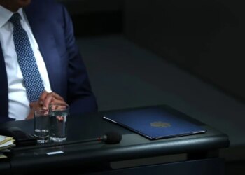 Politico: Diplomatë të shumtë tërheqin vëmendjen mbi rrezikun që dosjet sekrete të BE-së të përfundojnë në duar të Kremlinit.