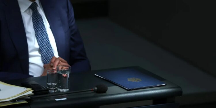 Politico: Diplomatë të shumtë tërheqin vëmendjen mbi rrezikun që dosjet sekrete të BE-së të përfundojnë në duar të Kremlinit.