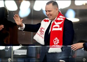 Poloni-Shqipëri: Presidenti Nawrocki në tribunë, por si e presin tifozët vendas ndeshjen…