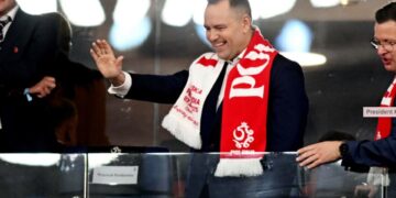 Poloni-Shqipëri: Presidenti Nawrocki në tribunë, por si e presin tifozët vendas ndeshjen…