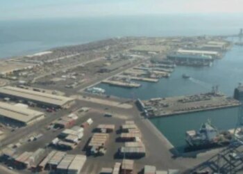 Porti kryesor tregtar në Kuvajt sulmohet me dronë, shkaktohen dëme të konsiderueshme materiale, por nuk ka ende informacion për viktima.