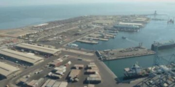 Porti kryesor tregtar në Kuvajt sulmohet me dronë, shkaktohen dëme të konsiderueshme materiale, por nuk ka ende informacion për viktima.