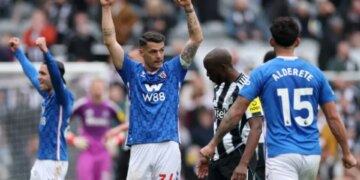 Premier League: Sunderland triumfon ndaj Newcastle në ‘St. James Park’, Aston Villa shënon fitore ndaj West Hamit.