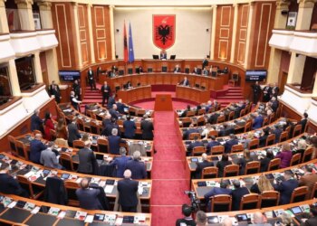 Presidenti Vuçiç diskuton integrimin e Ballkanit në BE, ndërsa PD kërkon një seancë dëgjimore me Ramën