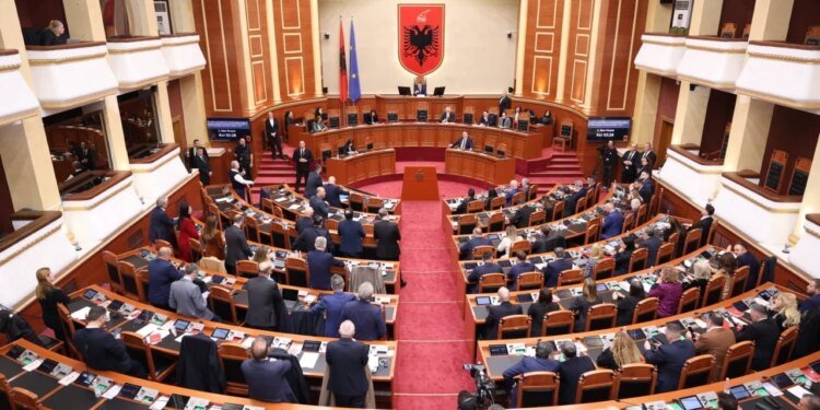 Presidenti Vuçiç diskuton integrimin e Ballkanit në BE, ndërsa PD kërkon një seancë dëgjimore me Ramën