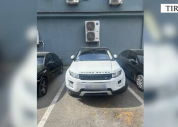 Procedohen penalisht dy individë në Tiranë për tentativën e shitjes së automjeve të vjedhura jashtë vendit, ndërsa dy të tjerë shpallen në kërkim.