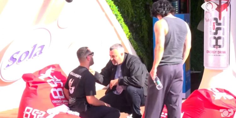 Pse nuk e shpreh qartë?" / Stenaldo angazhohet në një debat të ashpër me Rogertin, banorin: "Më përmende djalin...