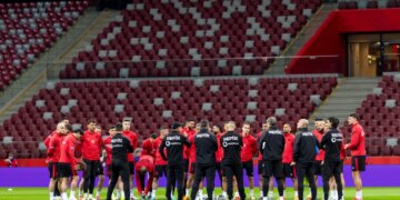 Publikohet formacioni zyrtar i Kombëtares për ndeshjen me Poloninë, Bajrami udhëheq sulmin me mbështetje nga Uzuni dhe Hoxha.