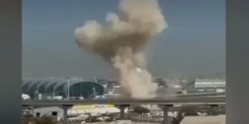 Publikohet videoja e momentit kur droni iranian godet afër Aeroportit të Dubait.
