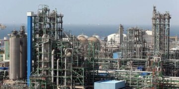 Racionimi i naftës/ Britania ndërmerr veprime, ofron 50 milion paund mbështetje. Sri Lanka dhe Mianmari fillojnë të vendosin kufizime.