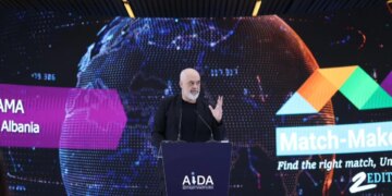 “Rama: Nuk do të diskutoj për trafikantët, atyre që thonë se jemi më të këqij u rekomandoj të reflektojnë për veten, ne po lëmë pas korrupsionin dhe krimin, kjo është një realitet.”