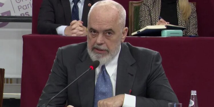 Rama shpall Ballukun si udhëheqëse politike në Fier: Ajo do të vazhdojë të kryesojë qarkun në zgjedhjet e ardhshme.