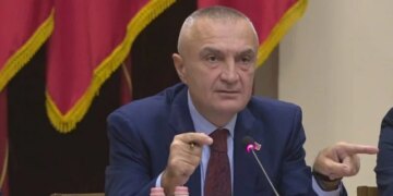 Reagimi i ish-presidentit Meta nga burgu pas vendimit të GJKKO për dosjen Meta-Kryemadhi: "Kemi humbur 6 muaj, por tani fillon gjykimi dhe zbardhja e së vërtetës. Hetimet kanë qenë të qëllimshme."