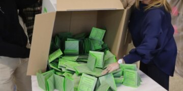 Referendumi mbi ndryshimet kushtetuese në Itali, rezultatet e para të sondazheve sugjerojnë një humbje për Melonin.