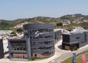 Rejsi Farma, gjobë për spitalet: Dyshime për fatura të dyfishta në spitalin e Fierit, vendimi bllokohet në gjykatë.