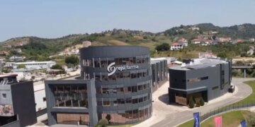 Rejsi Farma, gjobë për spitalet: Dyshime për fatura të dyfishta në spitalin e Fierit, vendimi bllokohet në gjykatë.