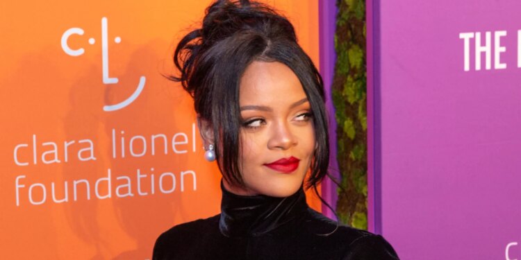 Rihanna lë Los Angeles pas incidentit me armë në shtëpinë e saj