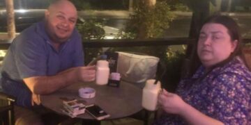 Rishfaqet imazhi i motrës së tij të zhveshur; Genard dhe Sonida kthehen për herë të dytë në repartin e Psikiatrisë, 49-vjeçari: Më thanë se do të më mbajnë edhe mua sepse...