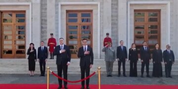 Ristrukturimi i qeverisë: Ceremony e dorëzimit të detyrës nga Vengu te ministri i ri, Ermal Nufi.