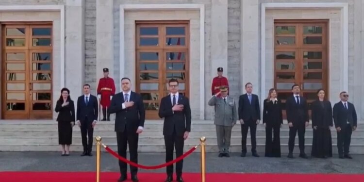 Ristrukturimi i qeverisë: Ceremony e dorëzimit të detyrës nga Vengu te ministri i ri, Ermal Nufi.