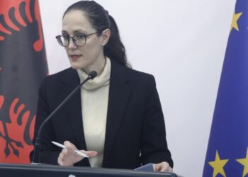 Rritja e çmimeve të karburanteve në vend, ministrja Ibrahimaj: Jemi në proces të hartimit të një akti për të ulur akcizën.