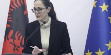 Rritja e çmimeve të karburanteve në vend, ministrja Ibrahimaj: Jemi në proces të hartimit të një akti për të ulur akcizën.