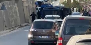 SPAK dhe forcat RENEA kanë operuar në Vlorë, ndërsa analiza e komunikimeve nga SKY ECC ka ndihmuar në goditjen e grupit kriminal të Hajrullës.