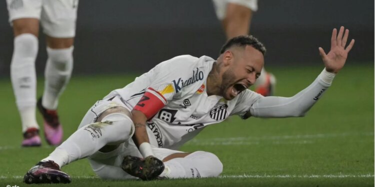 Santos, Neymar pëson një tjetër dëmtim; pasiguria për grumbullimin me Brazilin rikthehet.
