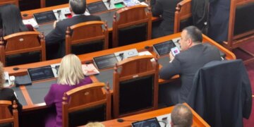 Seanca për kërkesën e SPAK: Spiropali dhe Xhafaj janë të pamundur të pranishëm, as Balluku nuk merr pjesë në Kuvend.