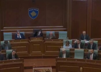 Seancë pa kuorum me 64 deputetë, Albulena Haxhiu kërkon nga komisioni i legjislacionit verifikimin e dy kandidatëve për President.