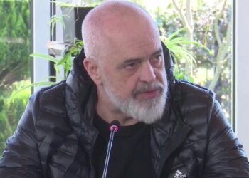 “Segmenti i vjetër, rrëshqitje natyrore” – Rama pas vizitës në Përrenjas: Më vjen keq për ndërprerjen e ritmit të jetës për banorët.