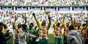 Senegali sfidon CAF për Kupën e Afrikës; ylli i dytë në fanellë dhe prezantimi i trofeut në 'Stade de France'