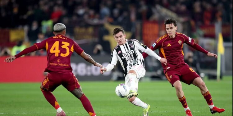 Serie A: Ndeshje emocionuese në Olimpico, Juventus shpëton nga humbja ndaj Romës në minutat e fundit, ndërsa verdhekuqtë ruajnë një avantazh prej 4 pikësh ndaj 'Zonjës së Vjetër'