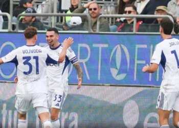 Serie A/Como triumfon në Sardenjë, mposht Cagliarin dhe ngjitet në zonën e Champions së bashku me Romën.