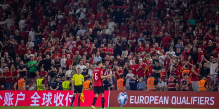 Sfida mes Polonisë dhe Shqipërisë: Informacioni i nevojshëm për tifozët kuqezi që do të udhëtojnë në Varshavë.