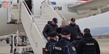 Shkatërron një automjet në Bulqizë me lëndë plasëse, 48-vjeçari shqiptar ekstradohet nga Spanja.