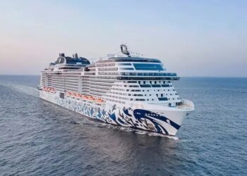 Shpërthim i ri afër Dubait, turistët kalojnë natën e dytë të izoluar në kroçere