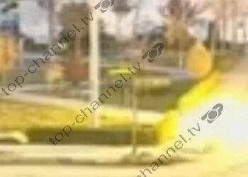 Shpërthim me tritol në automjetin e agjentit të krimeve në Lezhë, TCh publikon pamjet nga skena e incidentit.