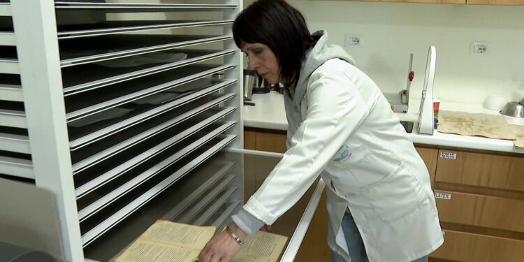 Si ruhen librat e rrallë? 41 vjet restaurim në Bibliotekën Kombëtare për pasurinë dokumentare.