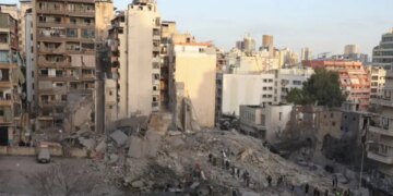 Situata përkeqësohet gjatë natës në Lindjen e Mesme: Izraeli sulmon Bejrutin, ndërsa Irani përgjigjet me sulme në zonë.