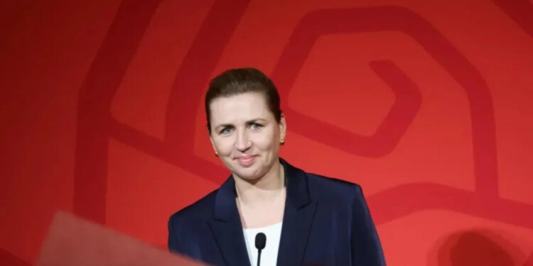 Social Demokratët në Danimarkë arrijnë më shumë vota, por nuk krijojnë shumicë parlamentare; negociata të komplikuara pritet të ndodhin.