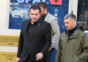 Sot fillon gjyqi ndaj Erion Veliajt dhe 29 të pandehurve, mbahet seanca e parë për dasarët e çështjes.