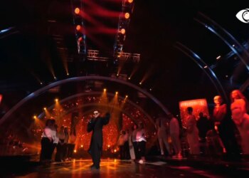 Sot nis ndryshe spektakli i Big Brother VIP, ku Alis i jep fund situatës me duartrokitjet e publikut përmes interpretimit të këngës “Nan”.