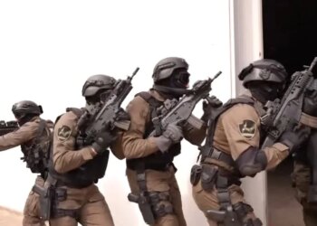 Stërvitja e forcave RENEA në stilin ‘Maduro’: komandanti jep detaje mbi aktivitetet e efektivëve dhe zbritjen nga Kulla.