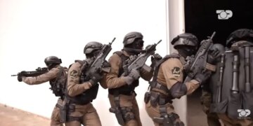 Stërvitja e forcave RENEA në stilin ‘Maduro’: komandanti jep detaje mbi aktivitetet e efektivëve dhe zbritjen nga Kulla.