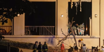 Sulm me dron në hotelin luksoz të Dubait: Turistët tregojnë për momentet e frikshme dhe përpjekjet për t’u strehuar.