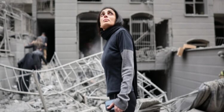 Sulme me raketa dhe dronë në Kuvajt, Katar dhe Emiratet e Bashkuara Arabe, raportohet për disa të plagosur.